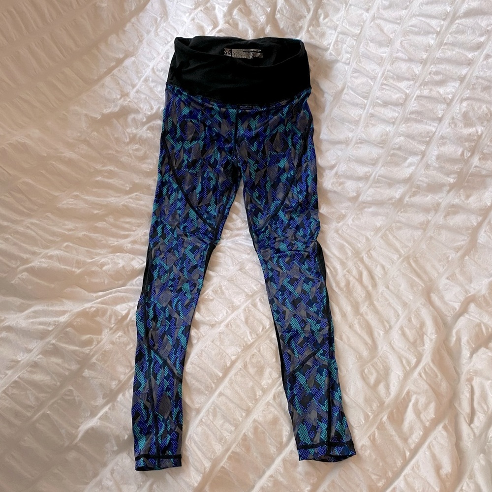 VS sport leggings. Size S. Silky feeling fabric.